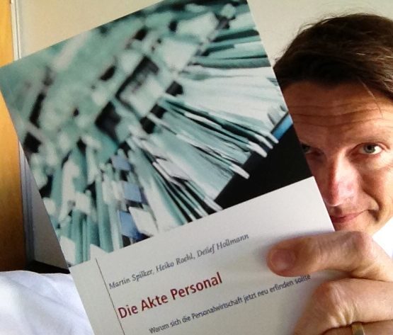Den HR Frosch wachküssen: saatkorn verlost 3 Mal „Die Akte Personal“