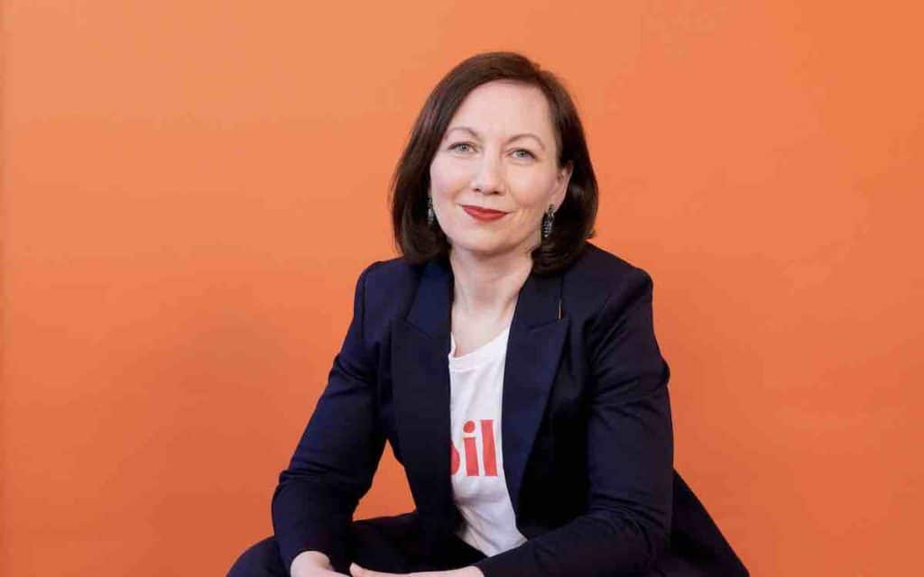 Juliane Seyhan minds and matches SAATKORN H