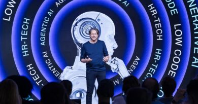 A BRAVE NEW WORLD – EMBRACE Festival Keynote im Podcast